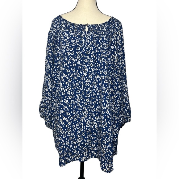 EVRI Women’s size 3XL Blue and White heart themed tunic 3/4 blouse. Rayon. - Picture 1 of 10